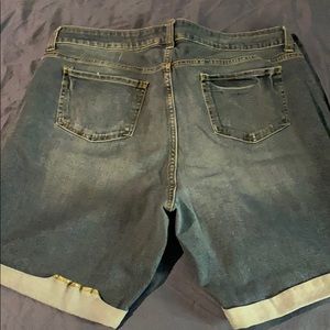 Time and Tru, burmuda shorts sz 20 mid rise.